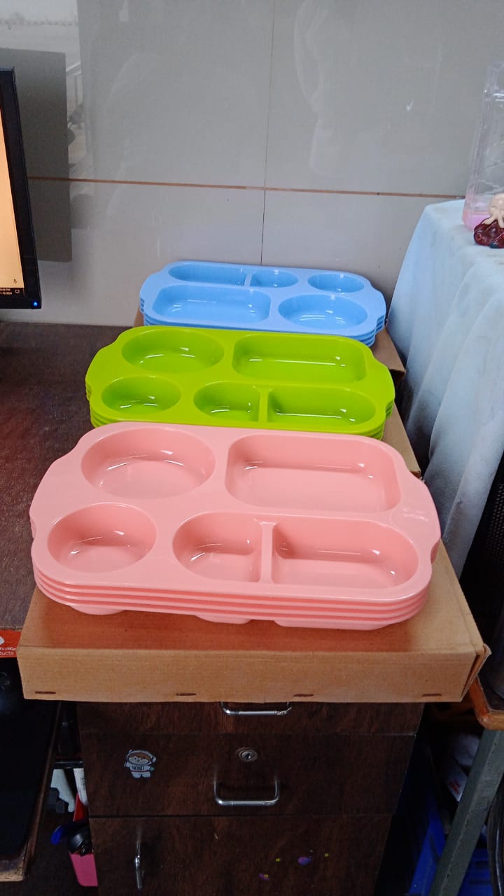 Unbreakable Plastic Food Plates / Biodegradable 5 Compartment Square Plate for Food Unbreakable Plastic Food Plates / Biodegradable 5 Compartment Square Plate for Food